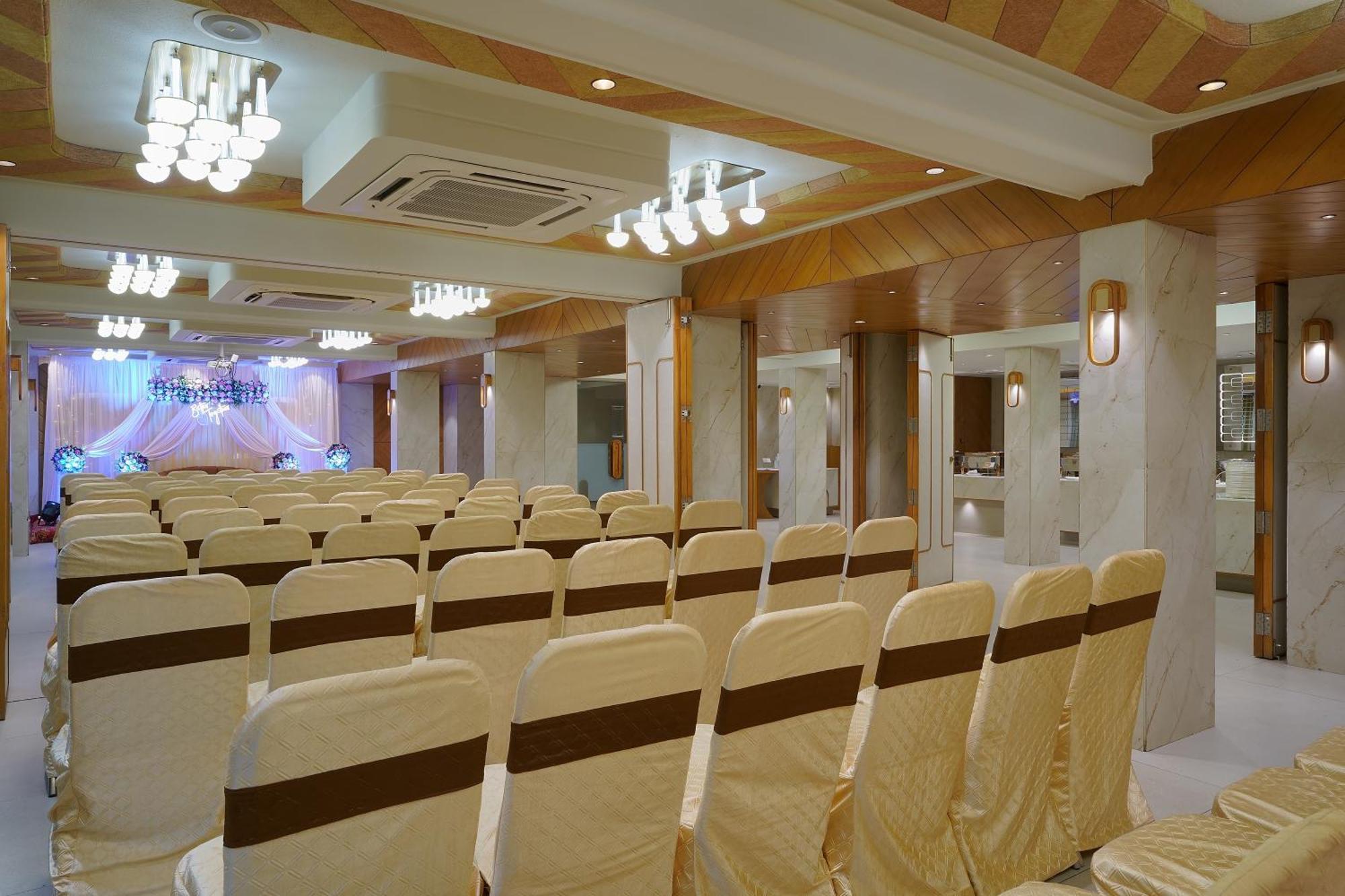 Artilla Inn Ahmedabad Exterior foto