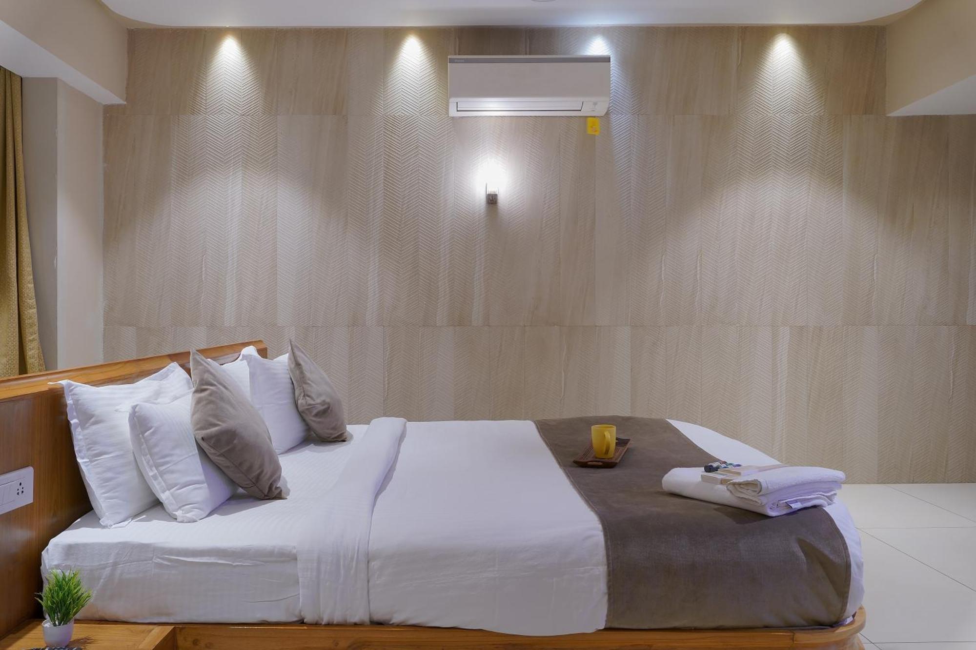 Artilla Inn Ahmedabad Exterior foto