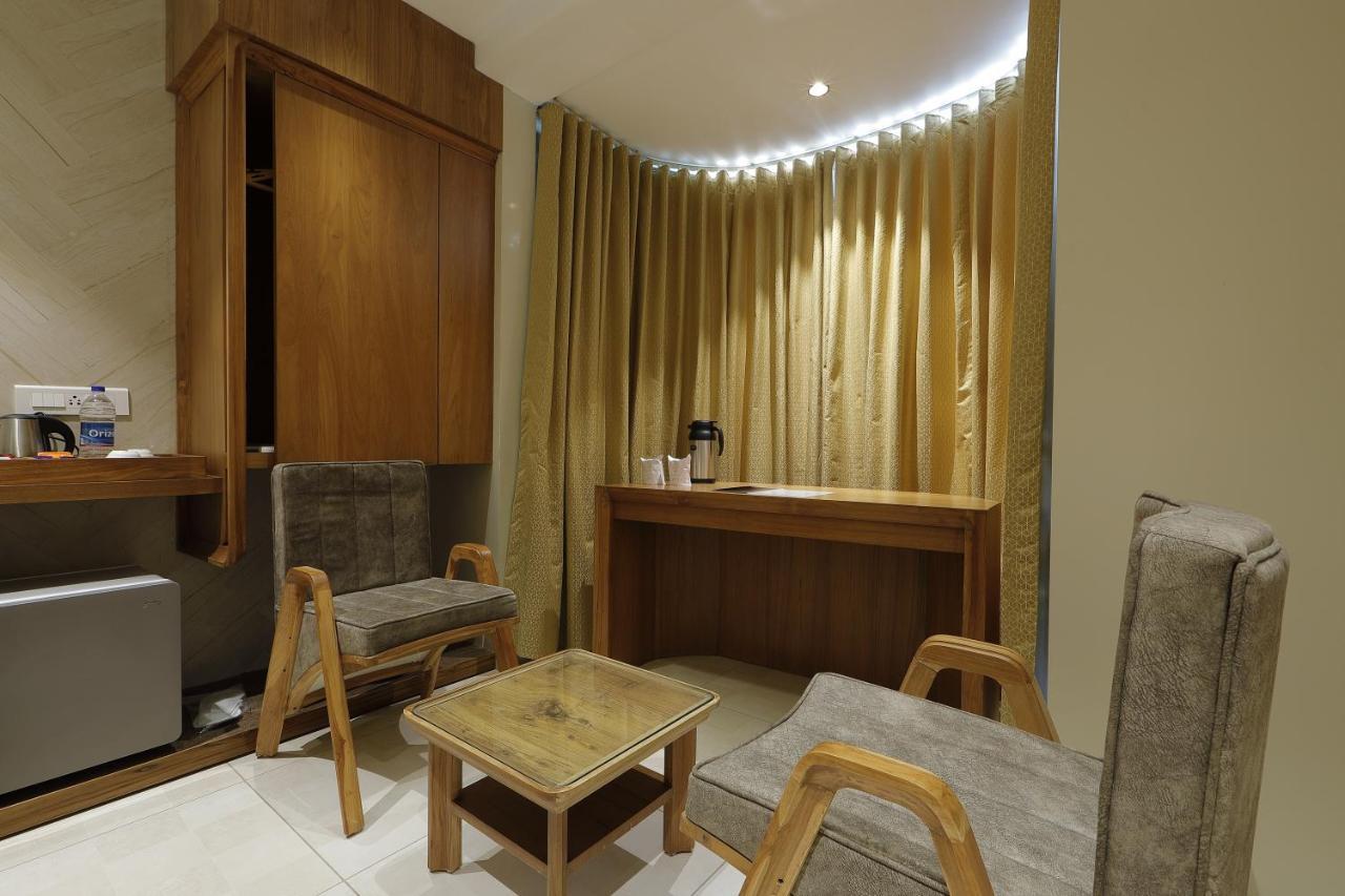 Artilla Inn Ahmedabad Exterior foto